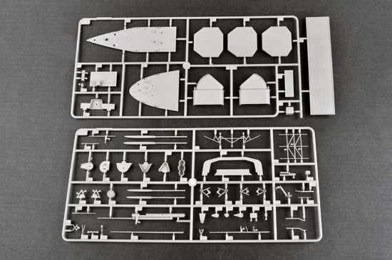 Trumpeter 05627 1/350 Scale German Navy Aircraft Carrier DKM Graf Zeppelin Military Plastic Assembly Model Kit