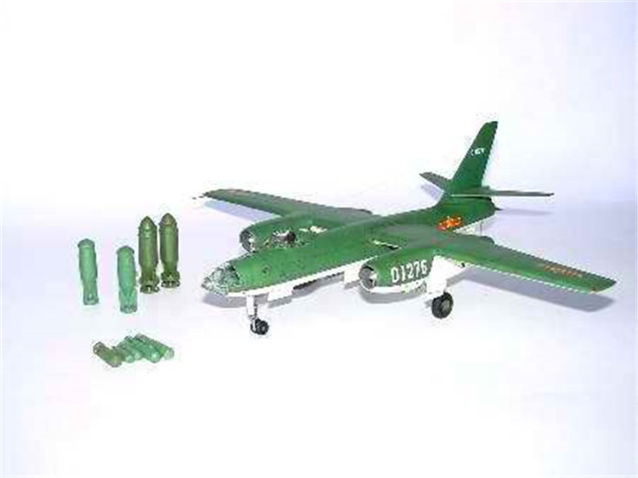 Trumpeter 01604 1/72 Scale Russia Ilyushin IL-28 Beagle Tactical Jet Bomber Military Aircraft Assembly Model Kit