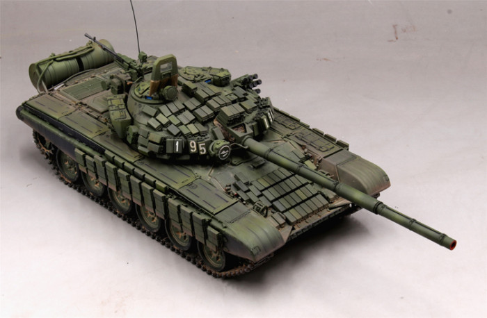 Trumpeter 09555 1/35 Scale Russian T-72B1 MBT (w/kontakt-1 reactive armor) Military Plastic Assembly Model Kits