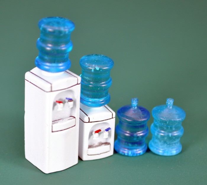 ZLPLA Genuine 1/35 Scale Water Dispenser Set 4 Bottles Resin Assembly Model Kit ZA-003