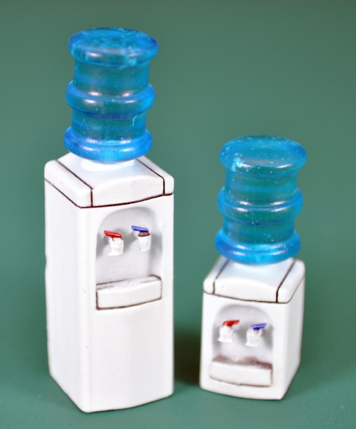 ZLPLA Genuine 1/35 Scale Water Dispenser Set 4 Bottles Resin Assembly Model Kit ZA-003