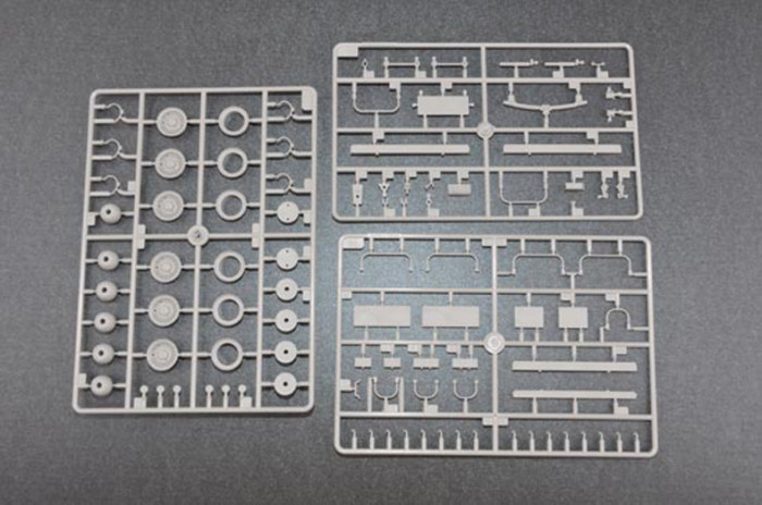 Trumpeter 01008 1/35 Scale M1083 MTV(ARMOR CAB) Military Plastic Assembly Model Building Kits