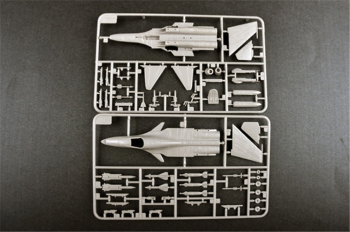 Trumpeter 01329 1/144 Scale SUKHOI SU-34 Strike Flanker Fighter-Bomber Military Plastic Aircraft Assembly Model Kits