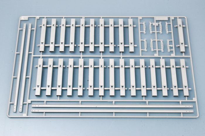 Trumpeter 00213 1/35 Scale German Railway Track Set for Railcar Wheels Carrier Plastic Assembly Model Kits