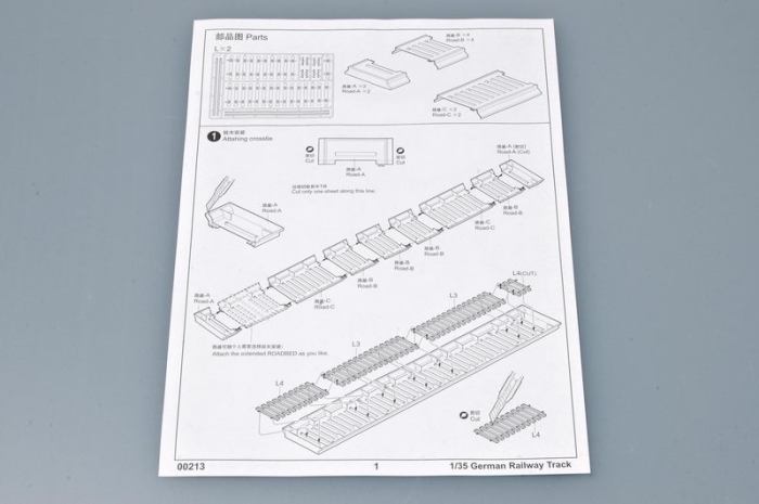 Trumpeter 00213 1/35 Scale German Railway Track Set for Railcar Wheels Carrier Plastic Assembly Model Kits