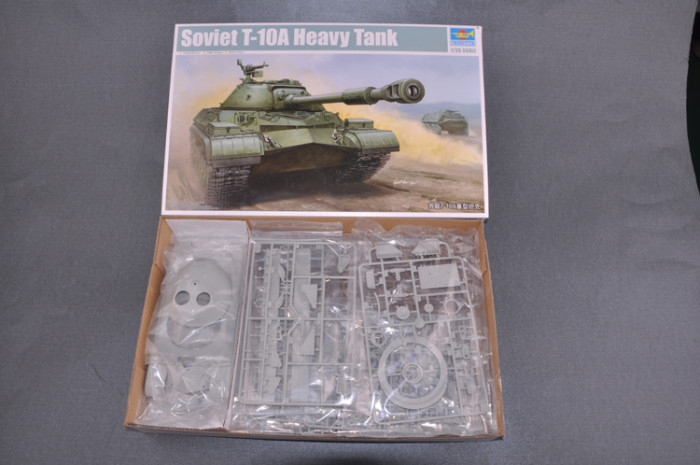 Trumpeter 05547 1/35 Scale Soviet T-10A Heavy Tank Plastic Military Assembly Model Building Kits