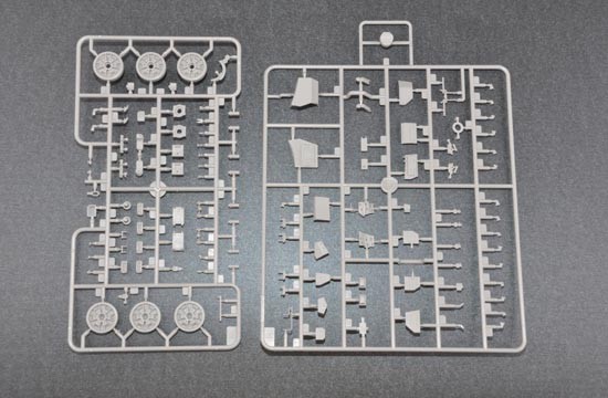 Trumpeter 05560 1/35 Scale Russian T-90 MBT Cast Turret Military Plastic Tank Assembly Model Kits