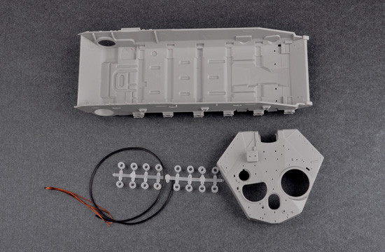 Trumpeter 05563 1/35 Scale Russian T-90SA MBT Military Plastic Tank Assembly Model Kits