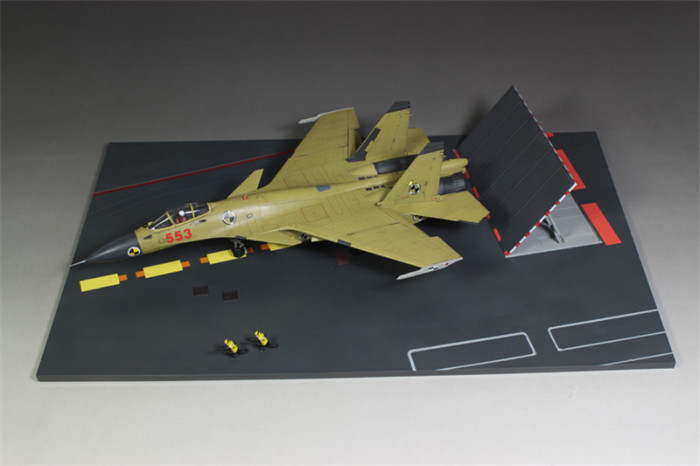 Trumpeter 01670 1/72 Scale Chinese J-15 with Flight Deck Military Plastic Aircraft Assembly Model Kits