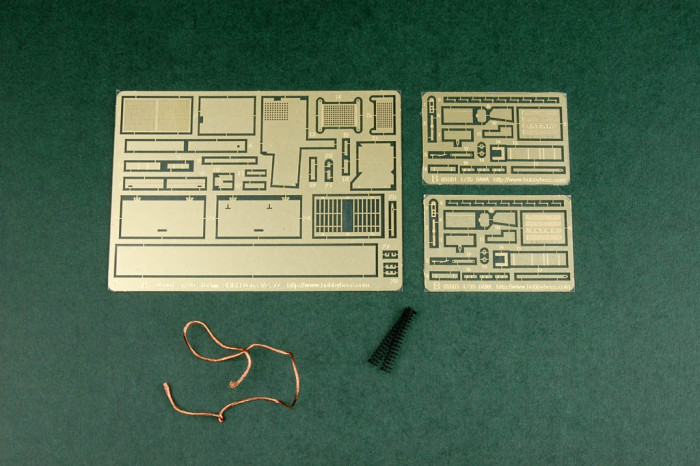 HobbyBoss 85501 1/35 Scale 152mm ShkH DANA vz.77 Plastic Military Assembly Model Building Kits