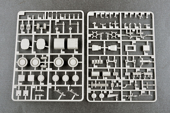 Trumpeter 01051 1/35 Scale Russian 9P78-1 TEL for 9K720 Iskander-M System (SS-26 Stone) Military Plastic Assembly Model Kits