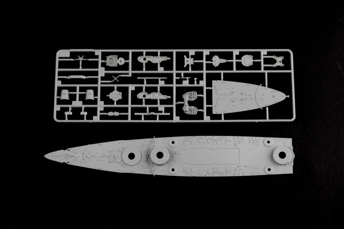 Trumpeter 05777 1/700 Scale Italian Navy Battleship RN Roma 1943 Military Plastic Warship Assembly Model Kit