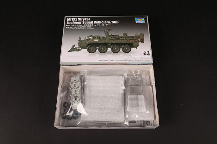 Trumpeter 07456 1/72 Scale M1132 Stryker Engineer Squad Vehicle w/SOB Military Plastic Assembly Model Kits