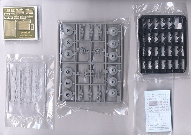 HobbyBoss 82414 1/35 Scale AAVP-7A1 w/EAAK w/Full Interior Military Plastic Assembly Model Kit