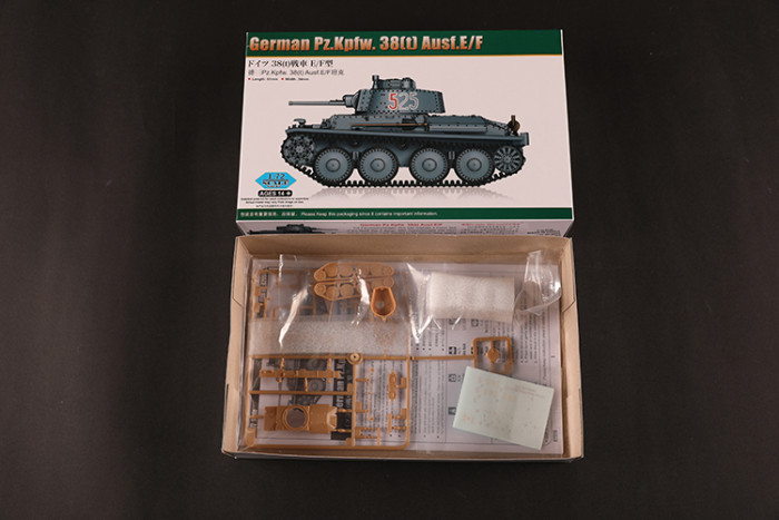 HobbyBoss 82956 1/72 Scale German Pz.Kpfw. 38(t) Ausf.E/F Military Plastic Tank Assembly Model Kits