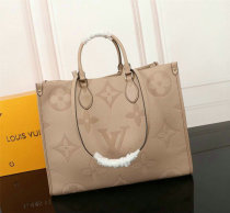 LV Handbag AAA (111)