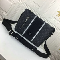 LV Handbag AAA (182)