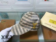 LV Snapback Hat AAA Quality （169）