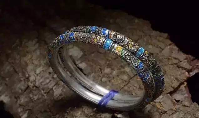 Traditional Chinese Jewelry：Beijing Enamel Bracelet