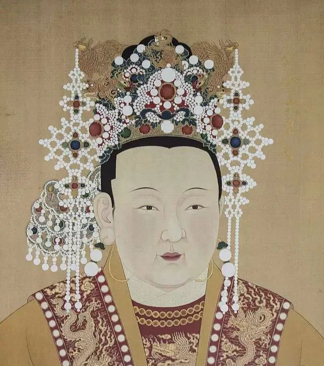 Queen Mingxiaoren of Ming Dynasty in Hulu Earrings