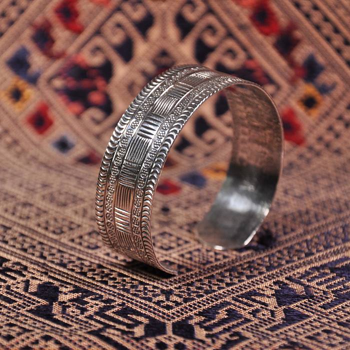 Chinese Artisan Jewelry - Flower Belt - Tibetan Handmade Silver Bracelet| LIGHT STONE