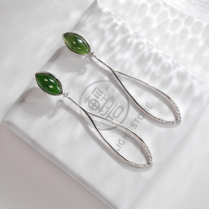 Chinese Artisan Jewelry - Leaf - Green Hetian Jade Silver Earrings | LIGHT STONE