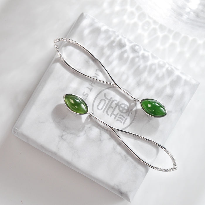 Chinese Artisan Jewelry - Leaf - Green Hetian Jade Silver Earrings | LIGHT STONE