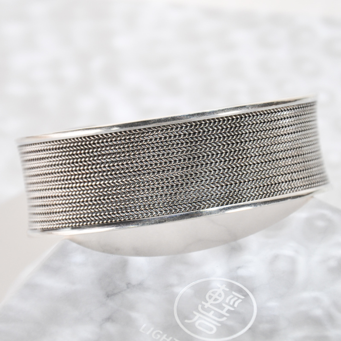 Chinese Artisan Jewelry - Wave - Tibetan Handmade Silver Bracelet | LIGHT STONE