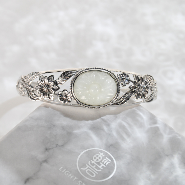 Royal Vintage Flower - Jade Silver Bangle