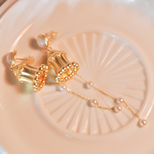Hua Gai Pearl Ear Stud - Silk Road - Sterling Silver Gilded - Mother of Pearl