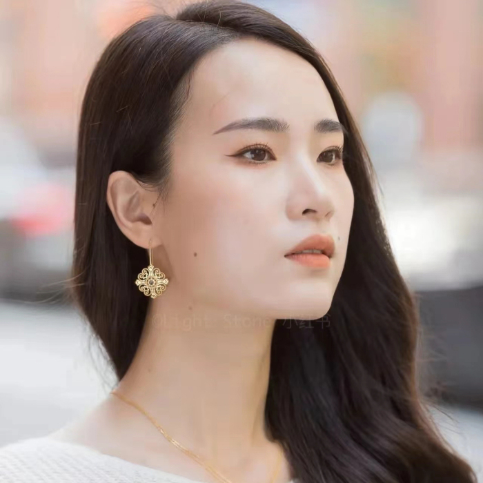 Lucky Knot - Silk Road - White Crystal - Sterling Silver Earrings