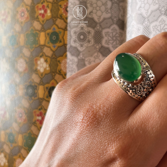 Vintage chrysoprase ring