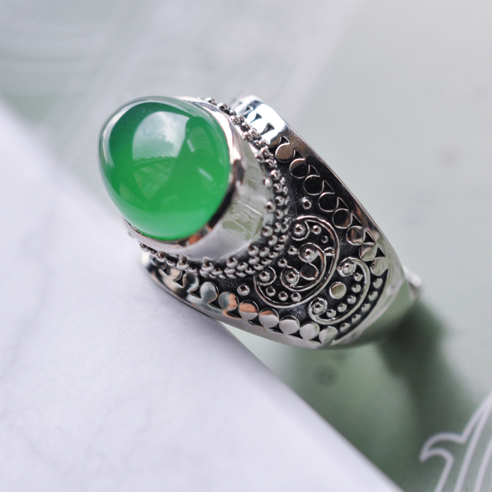 Vintage chrysoprase ring