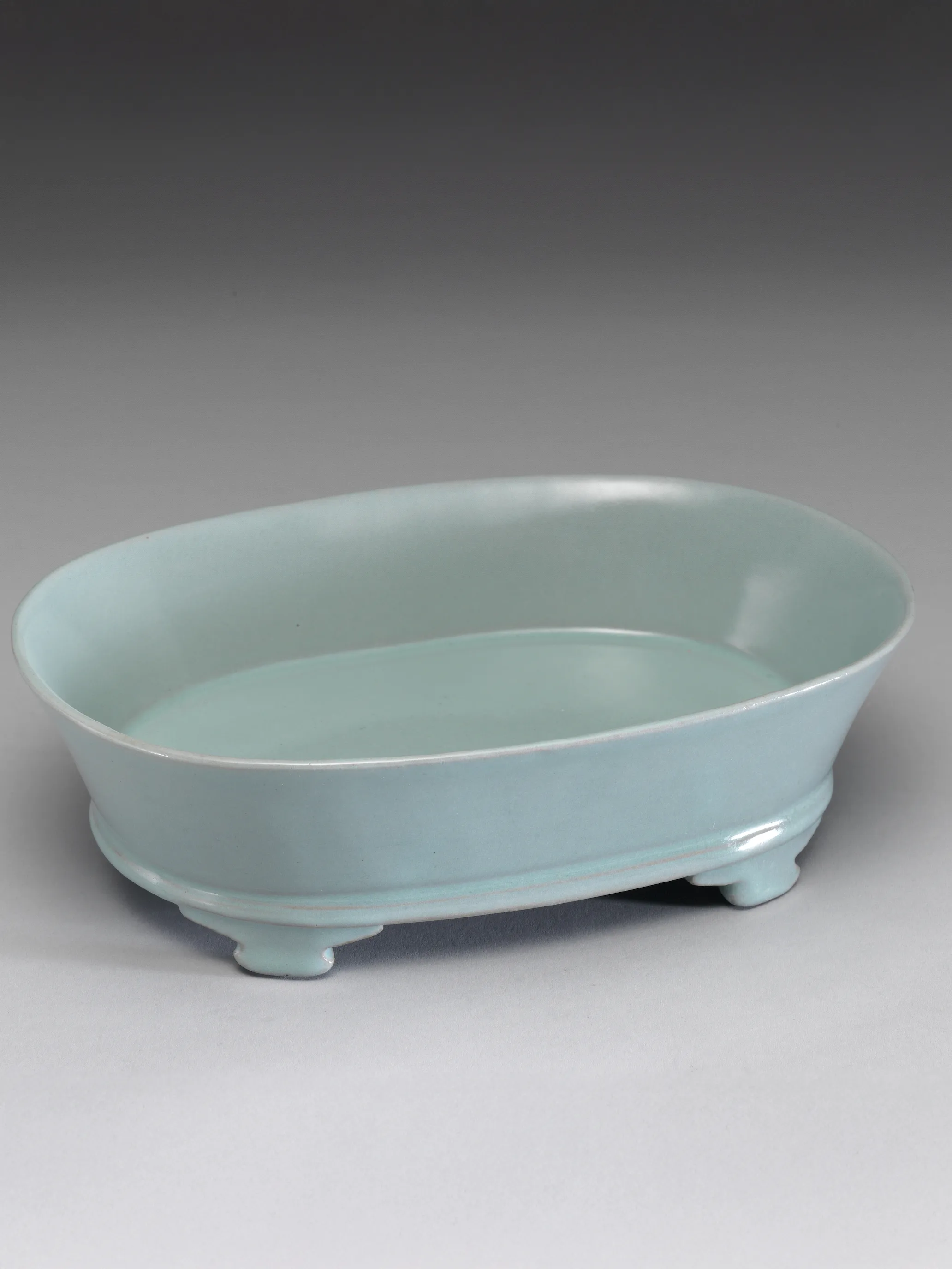 Ru ware bowl with celadon glaze