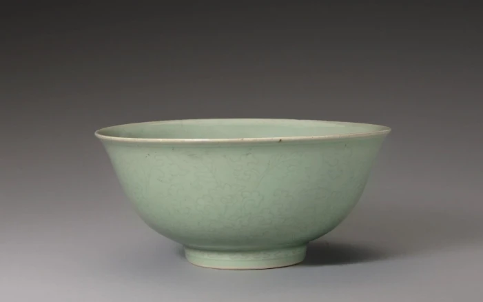 Kangxi imitation Longquan celadon bowl