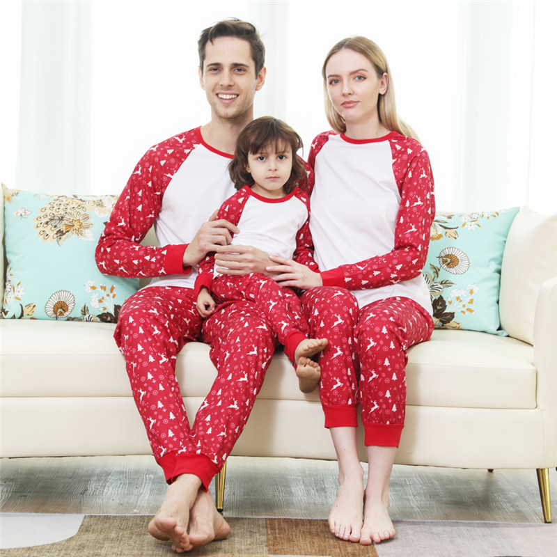 Red and White Deer Hat Printed Fmaily Pajamas Set
