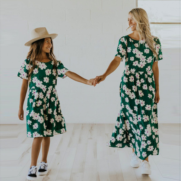 Mommy And Me Daisy Pattern Short Sleeve Matching Dresses