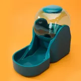 Green Dog Space Drinker Pet Automatic Feeder Drinking Device
