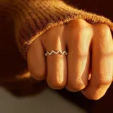 Fashion Jewelry Pure Silver Wave V-Shape Diamond Ring for Women