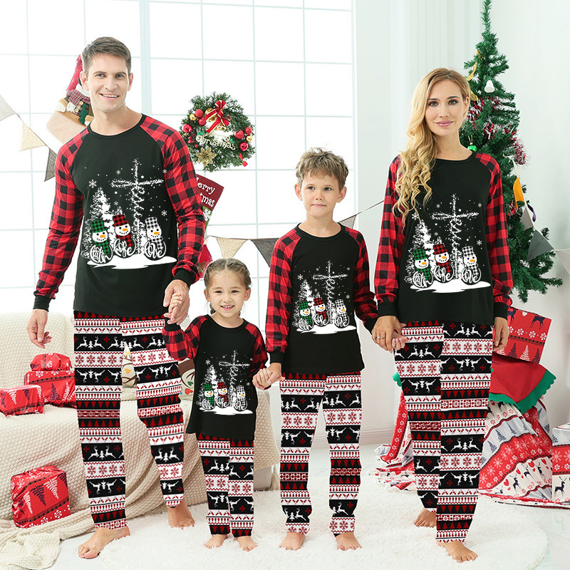 Christmas Matching Family Pajamas Exclusive Design Christams Tree and Snowman Seamless Reindeer Black Pajamas Set