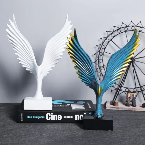 Home Ornament Flying Eagle Desktop Craft Ornament Resin Figure Statue