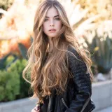 Women‘s Long Hair Wigs Ombre Color Synthetic Curly Hair Wig Middle Parting Wigs