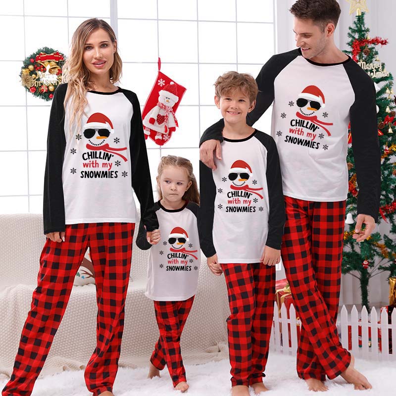 Christmas Matching Family Pajamas Chillin' with Hat Snowman White Pajamas Set