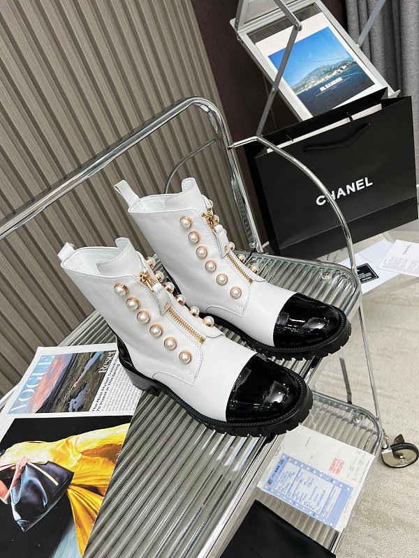 SUPER WHOLESALE | Calf-skin Ankle High Boots in Black & White