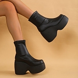 SUPER WHOLESALE | Platform Boots in Black