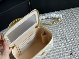 SUPER WHOLESALE |Chane l  Gold Chain Shoulder Bag