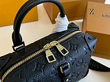 SUPER WHOLESALE |  LV Pepite Malle Souple  Shoulder Bag