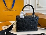 SUPER WHOLESALE |  LV Pepite Malle Souple  Shoulder Bag