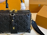 SUPER WHOLESALE |  LV Pepite Malle Souple  Shoulder Bag