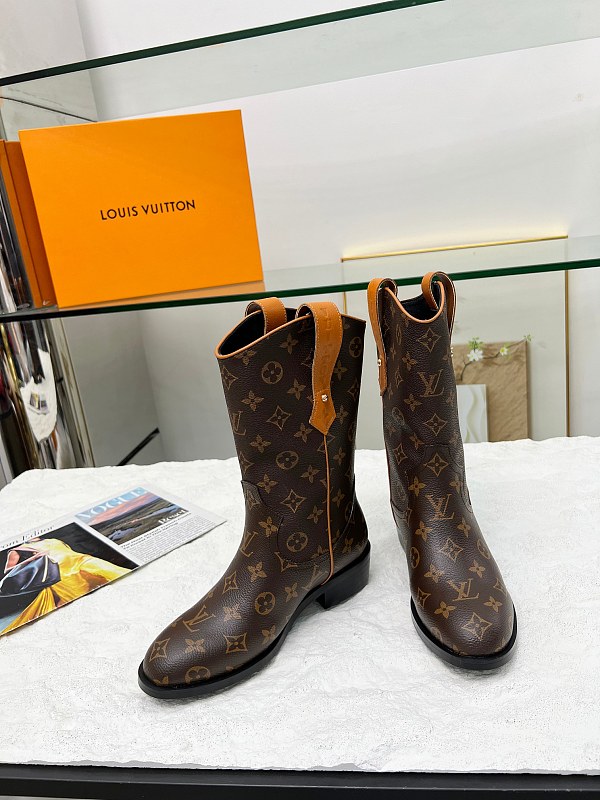 Louis V uitto n Ankle Height Monogram Boots